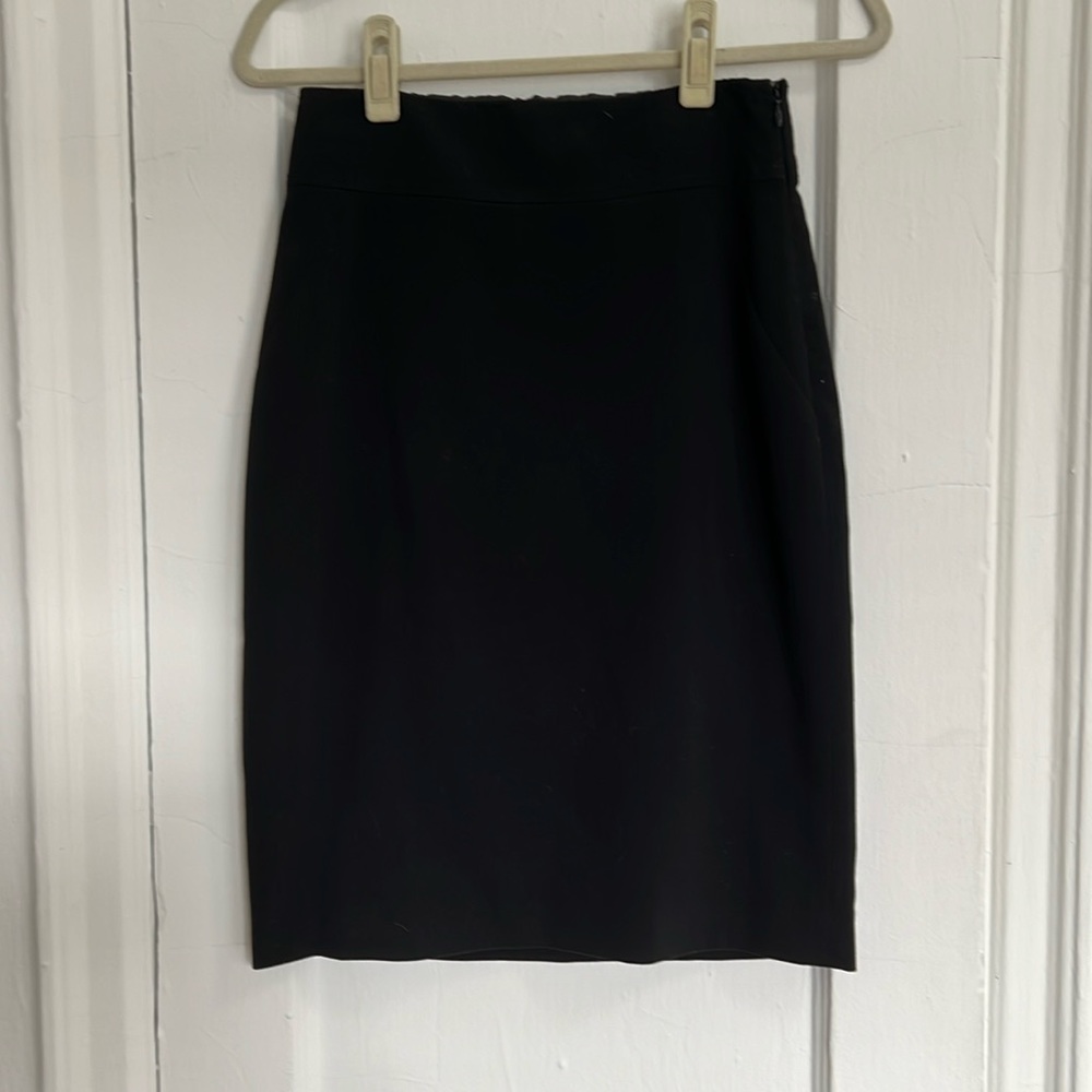 T. Tahari size 4 black pencil skirt